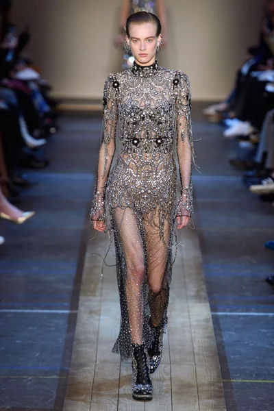 Look 32